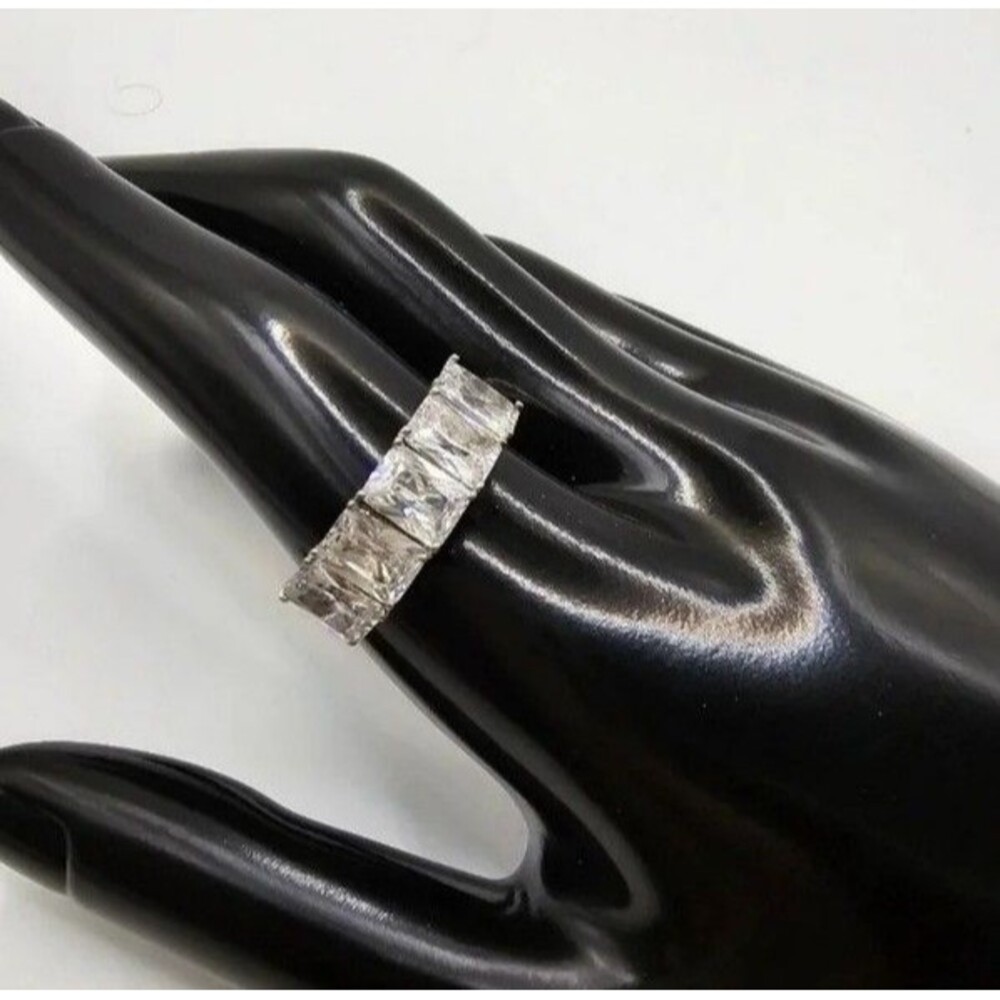 SIGNED SD STERLING SILVER AND CLEAR CUBIC ZIRCONIA RING SIZE 10